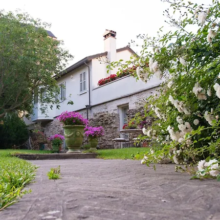 Au Petit Jardin * رافيننا