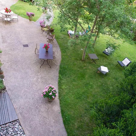 Au Petit Jardin Kwatera prywatna