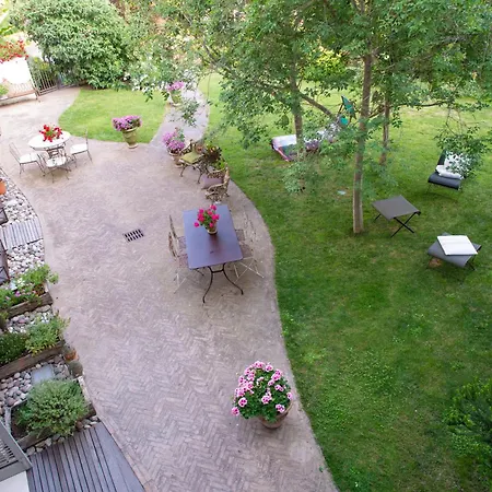 Au Petit Jardin Rávena