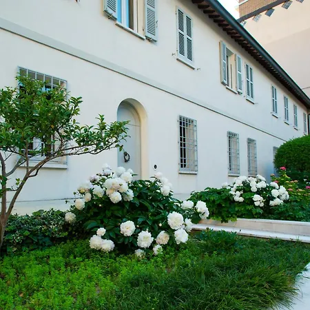 Au Petit Jardin Ραβένα